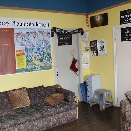 Kicking Horse Backpacker Hostel 골든 외부 사진