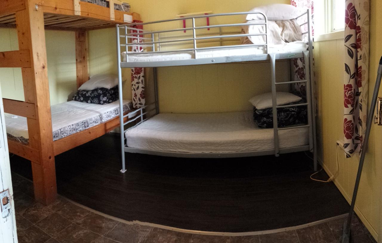 Kicking Horse Backpacker Hostel 골든 외부 사진